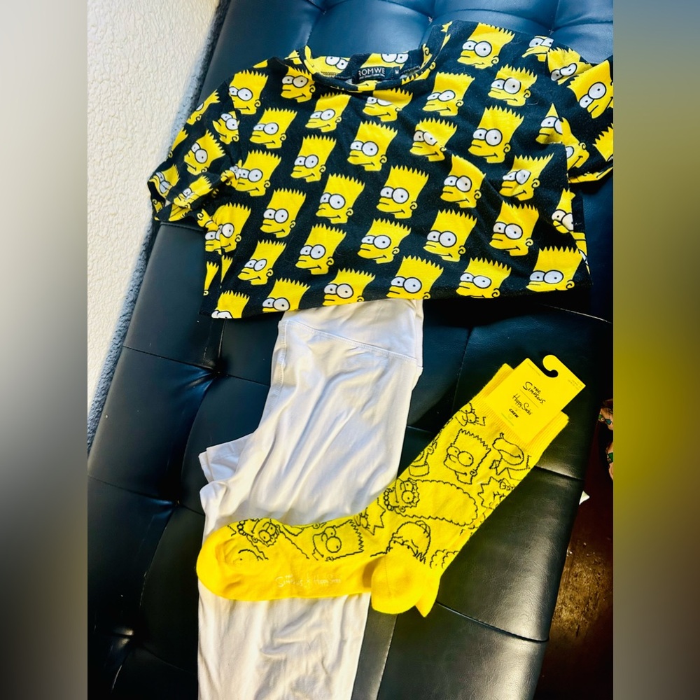 BART Simpson Outfit Romwe BART Shirt Happy Socks BART w/ White Leggings